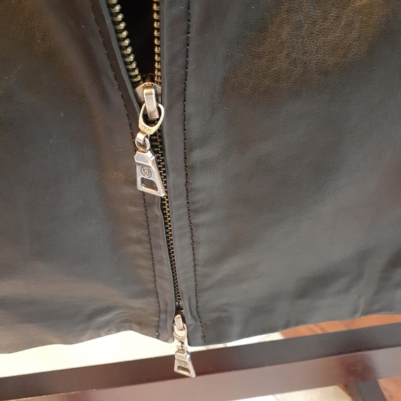 Danier Leather #36 - Picture 8 of 16